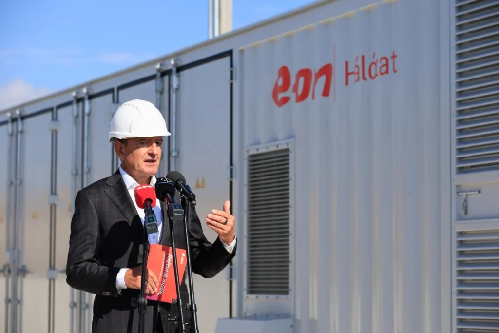 Akkumulátoros energiatárolót adott át az E.ON Püspökszilágyon