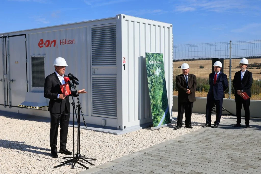 Akkumulátoros energiatárolót adott át az E.ON Püspökszilágyon