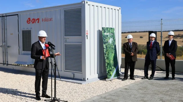 Akkumulátoros energiatárolót adott át az E.ON Püspökszilágyon