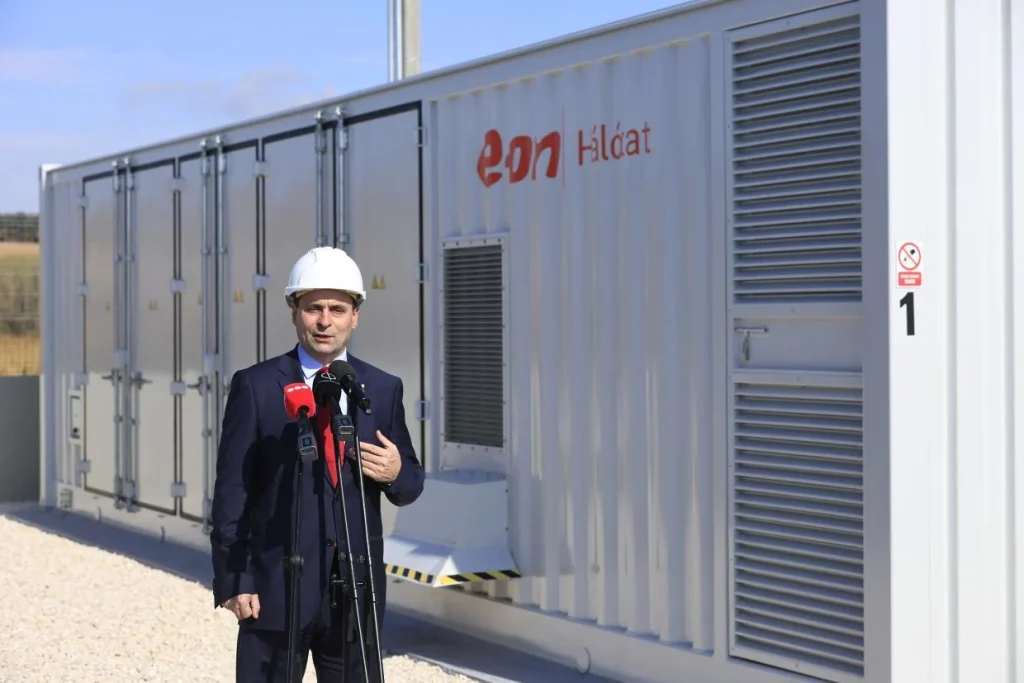 Akkumulátoros energiatárolót adott át az E.ON Püspökszilágyon