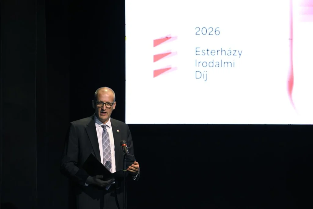 Átadták az Esterházy Irodalmi Díjat az Örkény Színházban