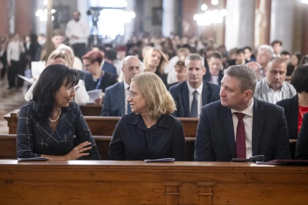 Tanévnyitót tartottak az Eszterházy Károly Katolikus Egyetemen