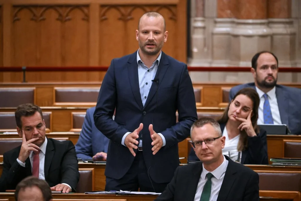 Az M6-os autópálya koncessziójáról vár dokumentumokat a Fidesz