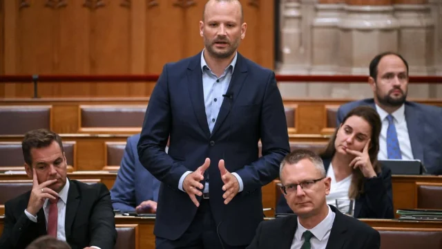 Az M6-os autópálya koncessziójáról vár dokumentumokat a Fidesz
