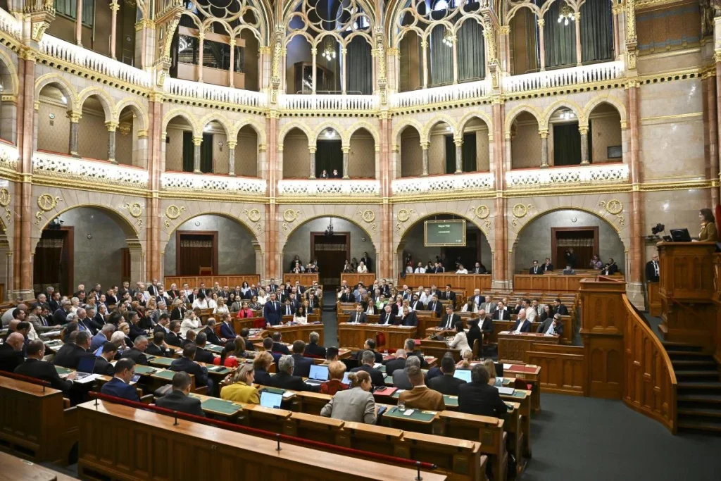 Az üzemanyagárakról és az adótörvények módosításáról vitázott az Országgyűlés