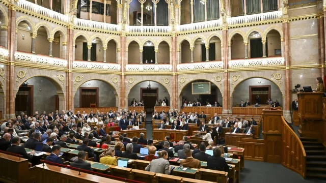 Az üzemanyagárakról és az adótörvények módosításáról vitázott az Országgyűlés