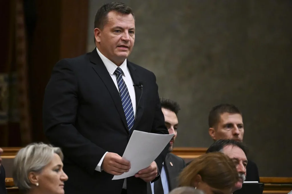 Az üzemanyagárakról és az adótörvények módosításáról vitázott az Országgyűlés
