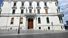 Változik a védett létesítmények őrzése, 219 rendőr kerül közterületi szolgálatba