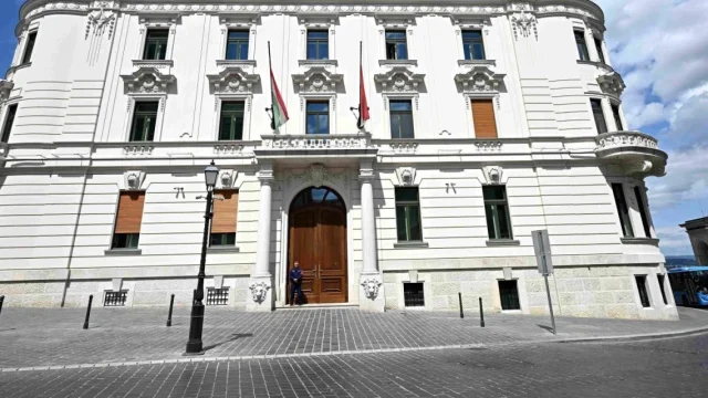 Változik a védett létesítmények őrzése, 219 rendőr kerül közterületi szolgálatba