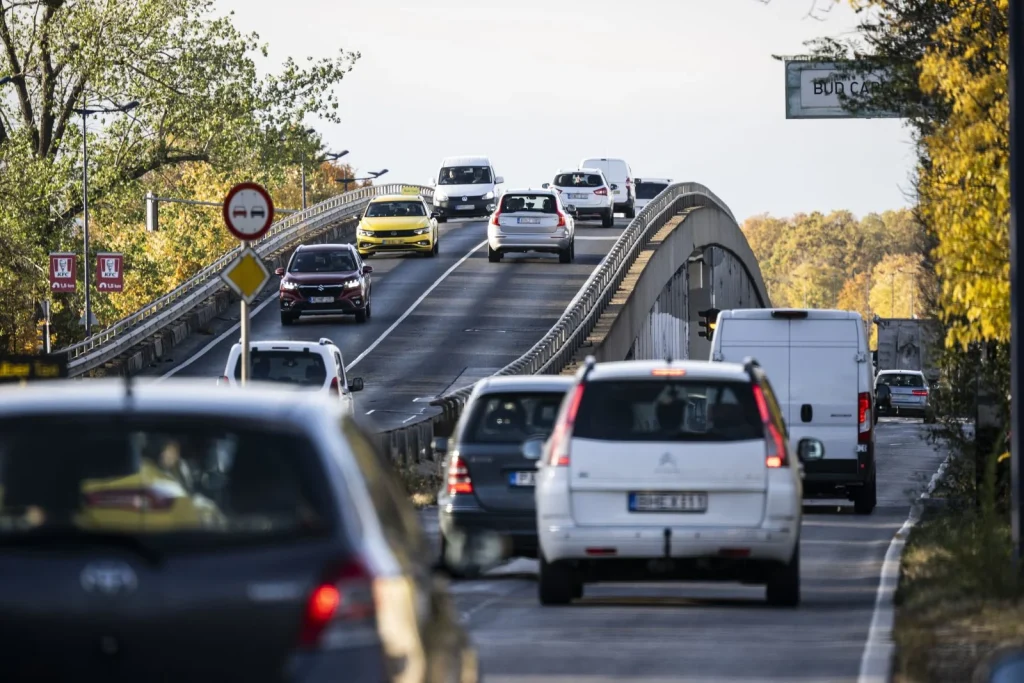 Húszezer forint dízeltámogatás érkezik havonta az autósoknak év végéig
