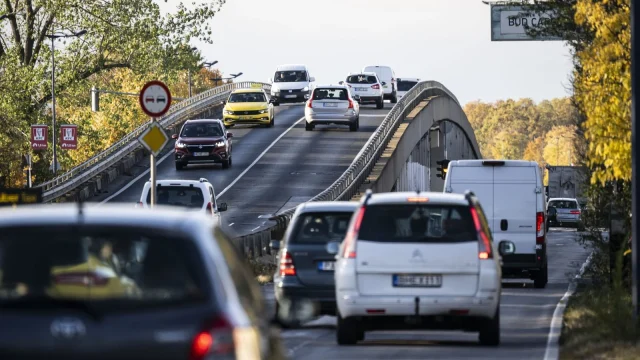Húszezer forint dízeltámogatás érkezik havonta az autósoknak év végéig