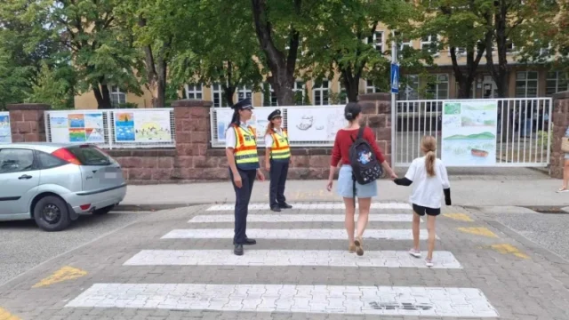 Fokozott rendőri jelenlét az iskolák környékén a tanévkezdés idején