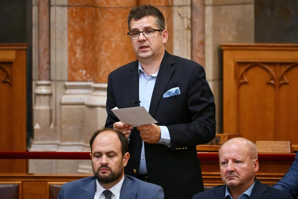 Letartóztatta a bíróság a hivatali vesztegetéssel gyanúsított Seszták Miklós országgyűlési képviselőt