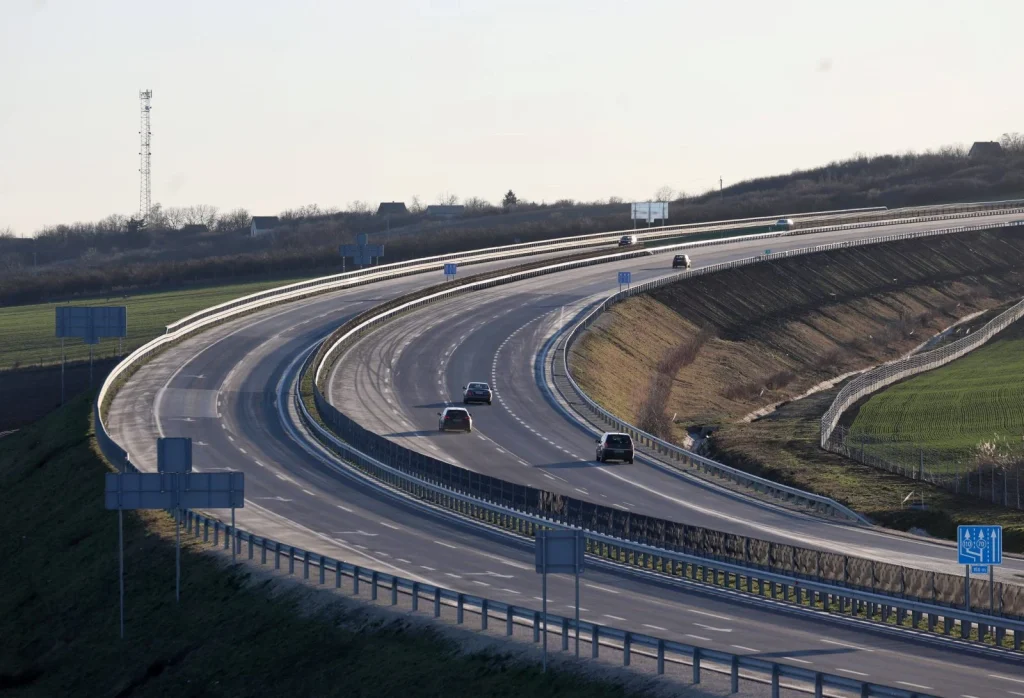 Felülvizsgálja és megszüntetné a kormány a 35 éves autópálya-koncessziós szerződést