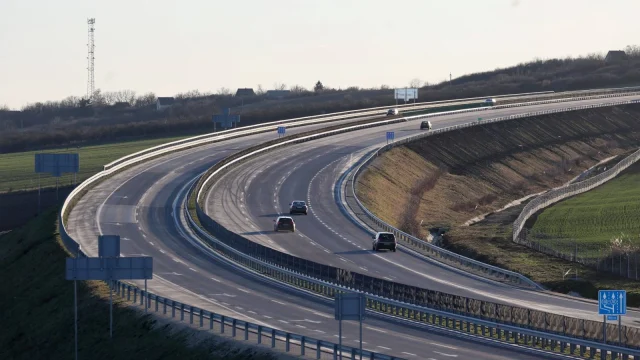 Felülvizsgálja és megszüntetné a kormány a 35 éves autópálya-koncessziós szerződést