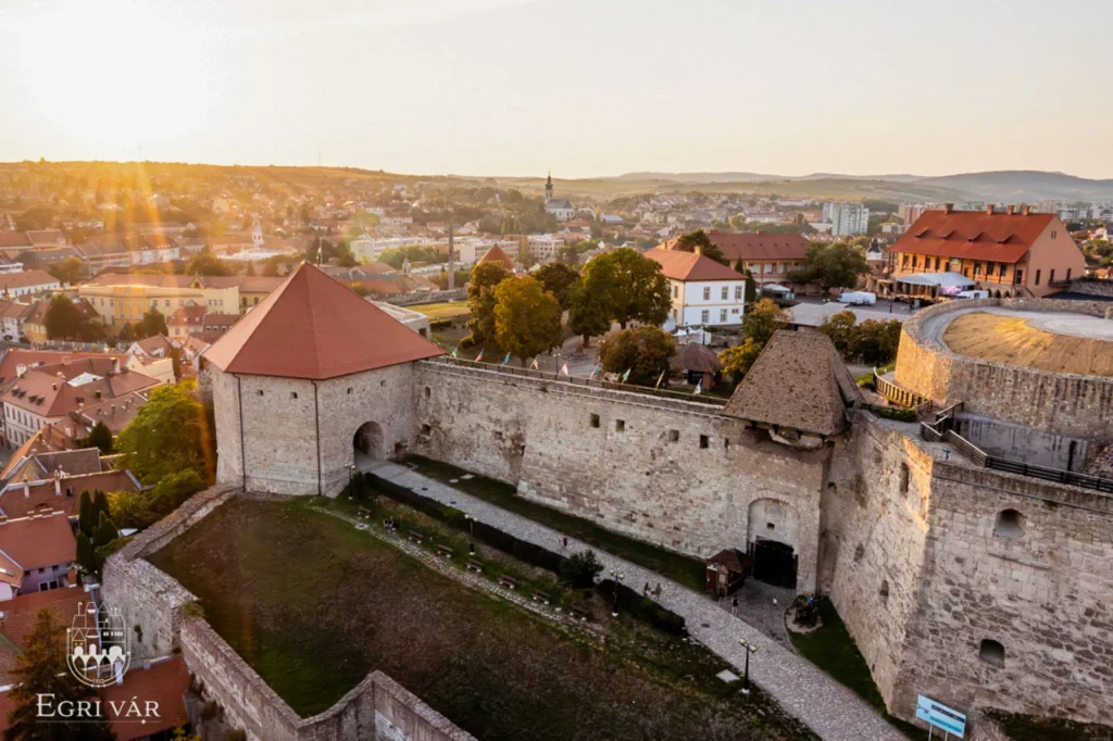 Történelmi befutó: az Egri várban érnek célba a Maraton Challenge versenyzői