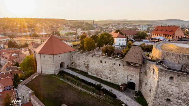 Történelmi befutó: az Egri várban érnek célba a Maraton Challenge versenyzői