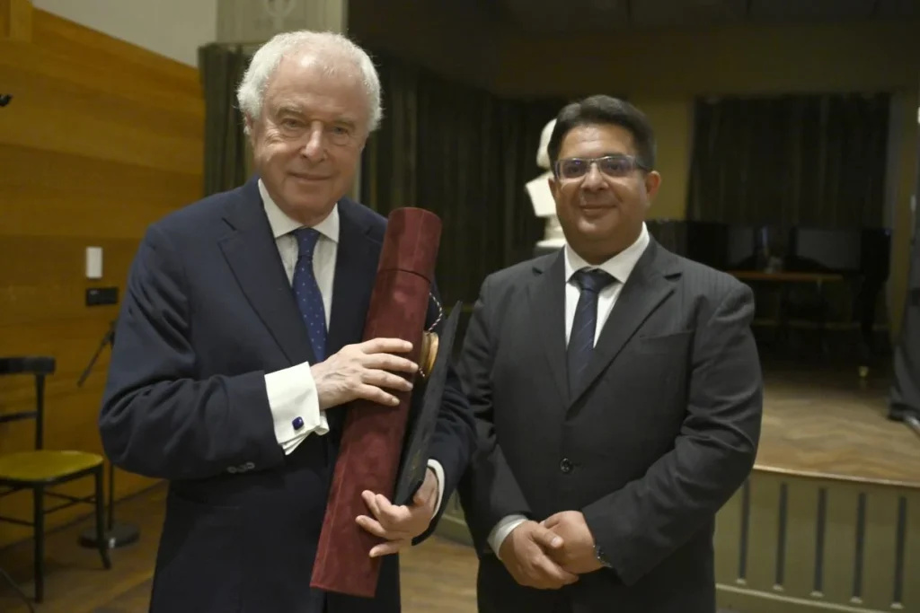 Díszdoktori címet vett át Schiff András a Zeneakadémián