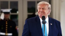 Teljesen elszabadult a kereskedelmi háború: Trump kitiltotta a kanadai vodkát is