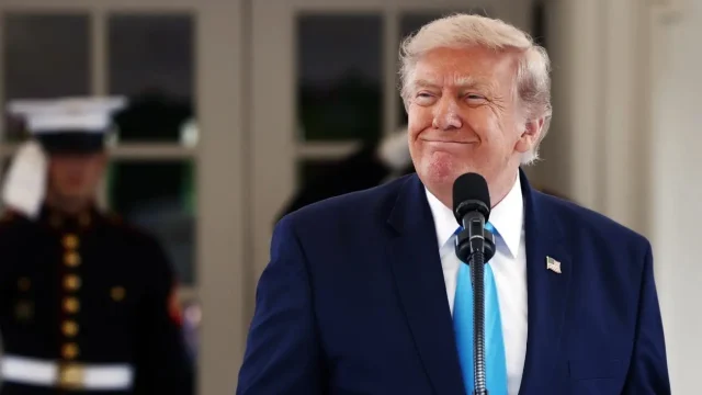 Teljesen elszabadult a kereskedelmi háború: Trump kitiltotta a kanadai vodkát is