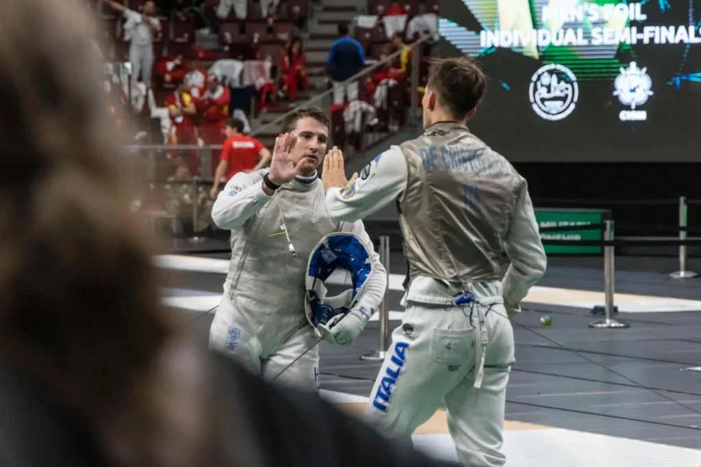 Dósa Dániel aranyérmes, a férfi párbajtőrcsapat bronzérmet szerzett a veszprémi katonai vívó-vb-n