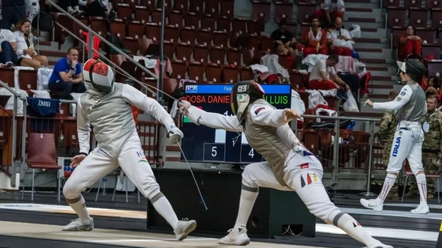 Dósa Dániel aranyérmes, a férfi párbajtőrcsapat bronzérmet szerzett a veszprémi katonai vívó-vb-n
