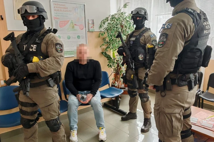Európai elfogatóparancs alapján adták át a magyar rendőrségnek egy embercsempész-hálózat irányítóját