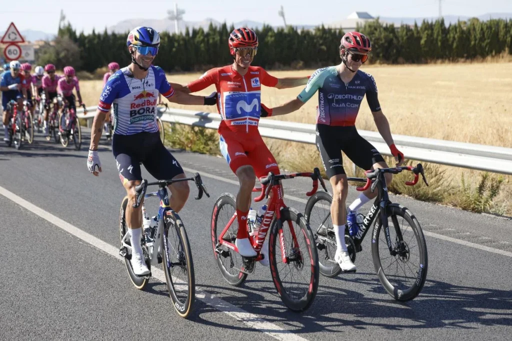 Enric Mas nyerte a Vuelta a Espanát, Valter Attila a 45. helyen zárt