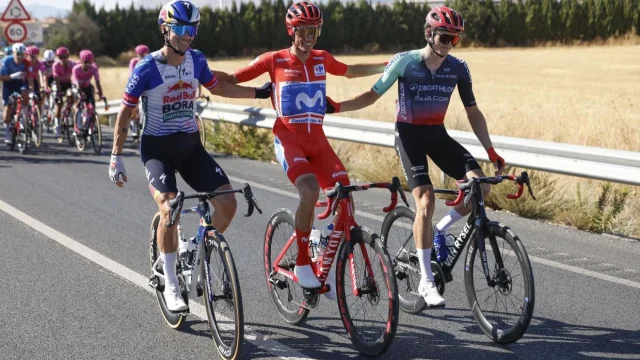 Enric Mas nyerte a Vuelta a Espanát, Valter Attila a 45. helyen zárt