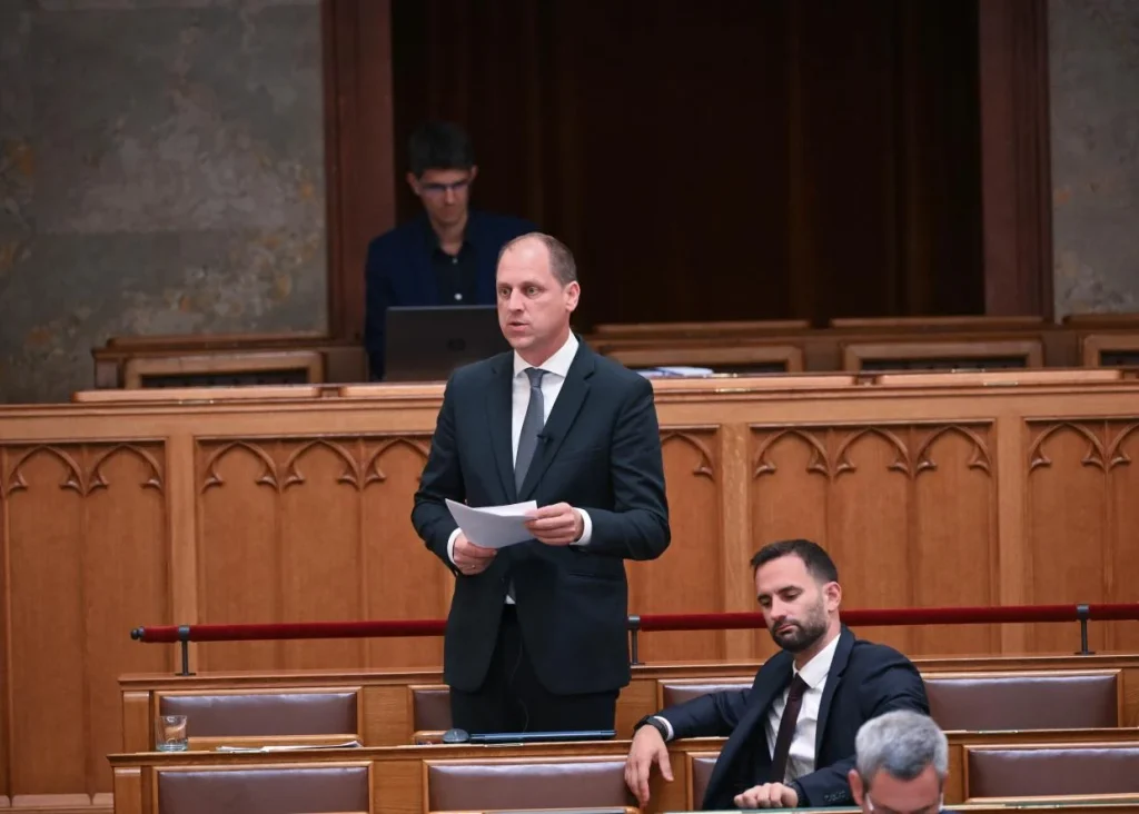 Építészeti törvénymódosítások és budapesti ingatlanfejlesztések a parlamentben