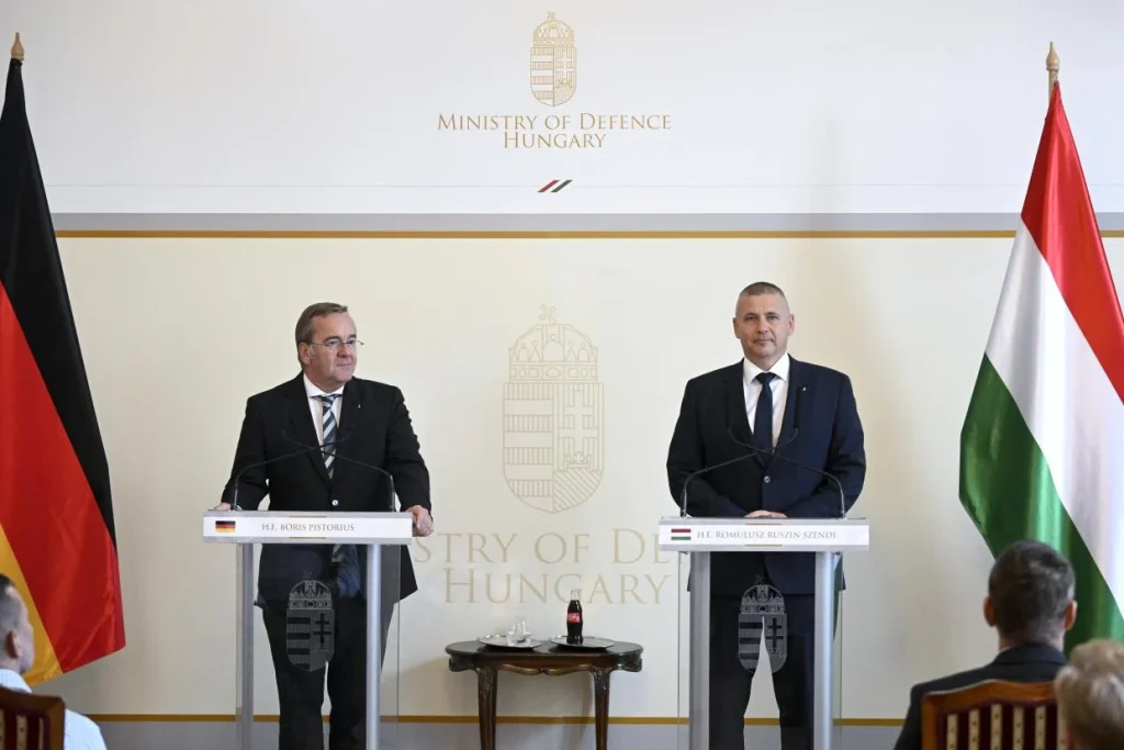 Erősödnek a magyar-német védelmi kapcsolatok