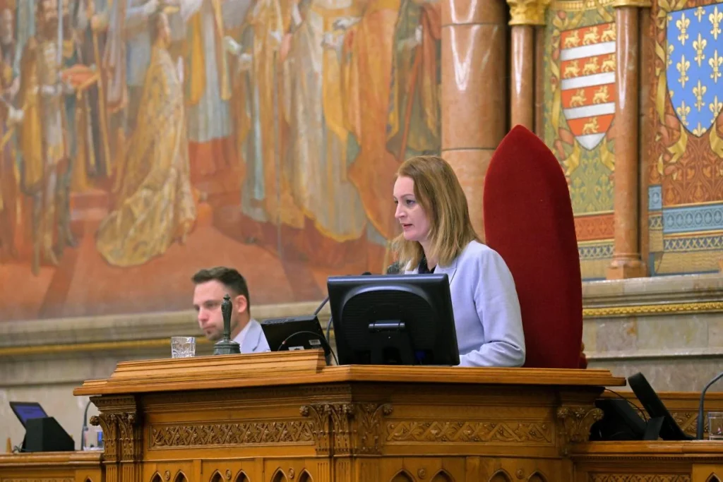 Mentelmi jogot függesztett fel az Országgyűlés, elutasították a legfőbb ügyész jelöltjét