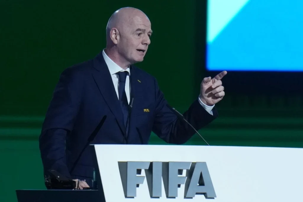 Felülvizsgálatot rendelt el a FIFA elnöke a többletforrások ügyében