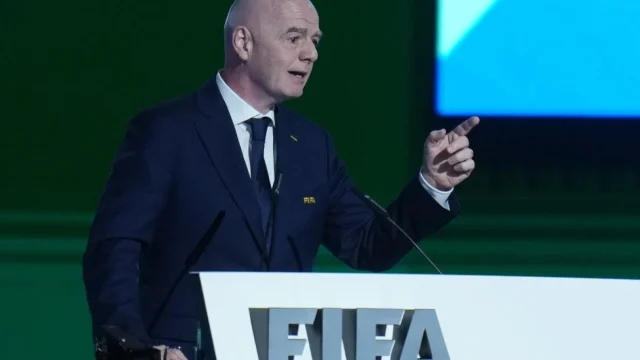 Felülvizsgálatot rendelt el a FIFA elnöke a többletforrások ügyében