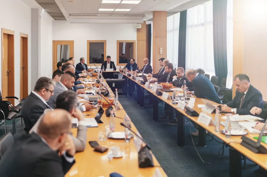 Egyeztetett a kormány a fuvarozókkal a nehéz piaci helyzetről