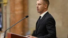 Magyar Péter: Megtisztítják a közterületeket a káros hirdetésektől