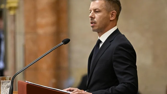 Magyar Péter: Megtisztítják a közterületeket a káros hirdetésektől
