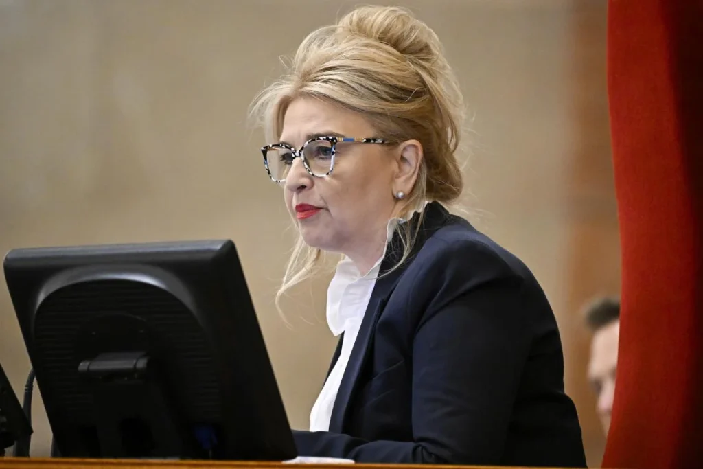 Háromhetes munkarendre tér át az Országgyűlés, változik az interpellációk ideje