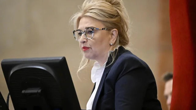 Háromhetes munkarendre tér át az Országgyűlés, változik az interpellációk ideje