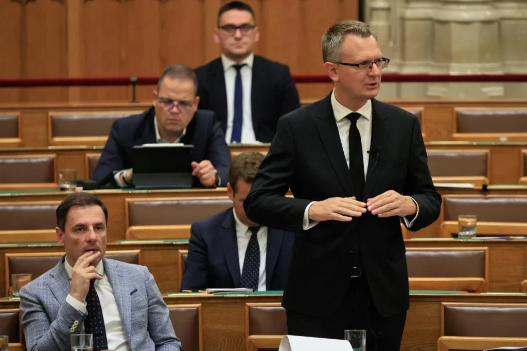 Igazságügyi törvények és az Alkotmánybíróság működése a parlamentben