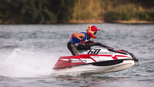 Jet-ski – Jászai Csongor Európa-bajnok, Michelle Dimov ezüstérmes lett