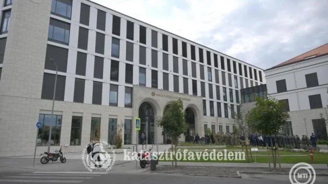 Tanévnyitót és épületátadást tartottak a Nemzeti Közszolgálati Egyetemen