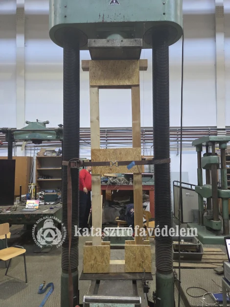 Szerkezet-megtámasztási vizsgálatokon vett részt a HUNOR Mentőszervezet a Műegyetemen