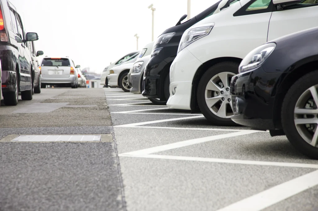 Egy évvel később lép életbe Budapesten a két tonnánál nehezebb autók parkolási díjemelése
