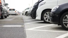 Egy évvel később lép életbe Budapesten a két tonnánál nehezebb autók parkolási díjemelése