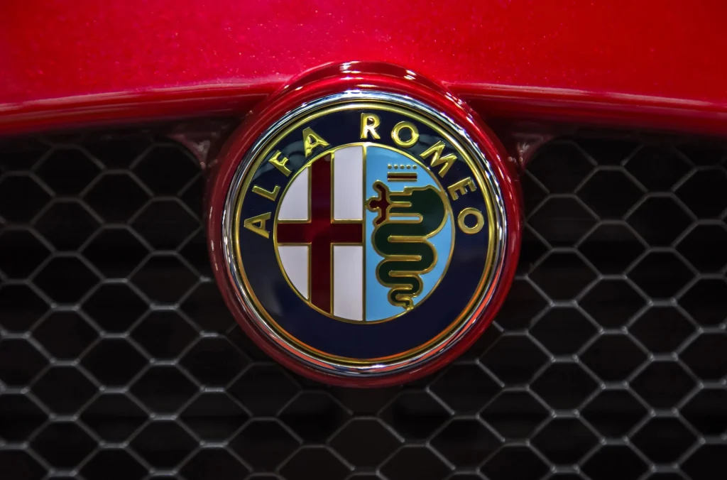 Kézi váltóval érkezhet az Alfa Romeo következő különleges modellje
