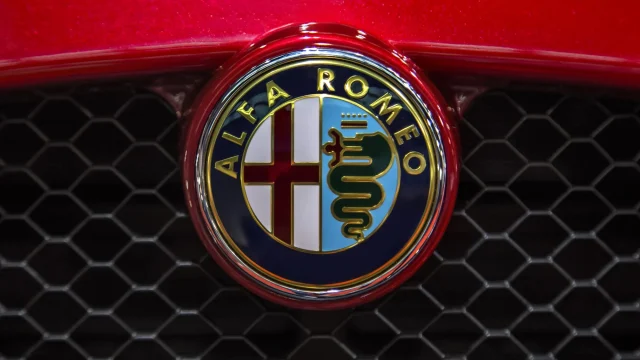Kézi váltóval érkezhet az Alfa Romeo következő különleges modellje