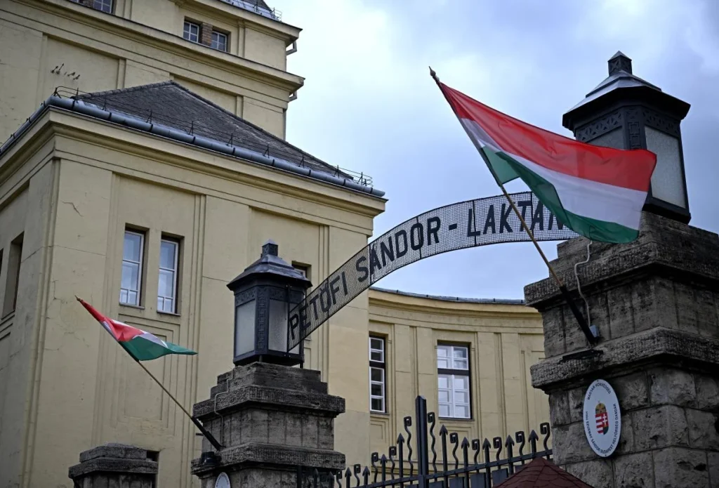 Laktanyák korszerűsítésére fordít ötmilliárd forintot a honvédelmi tárca