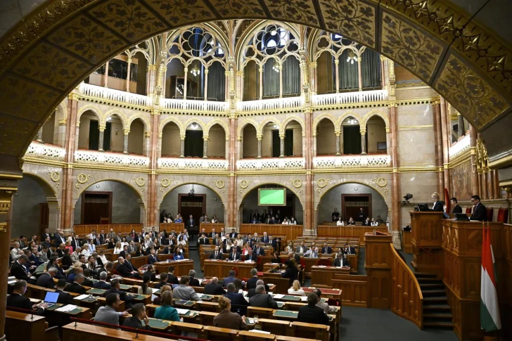 Magyar Péter felszólalásával kezdődik az Országgyűlés kétnapos ülése