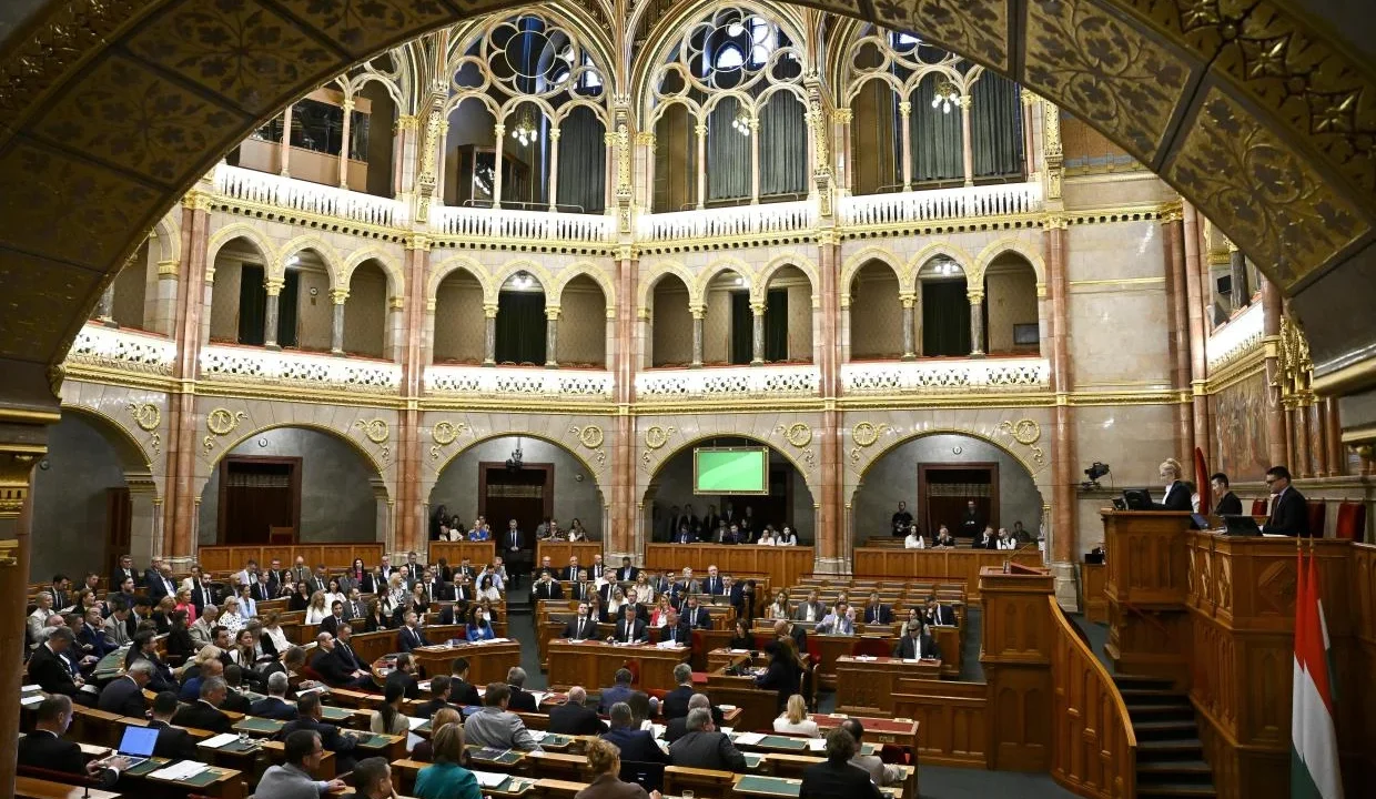 Magyar Péter felszólalásával kezdődik az Országgyűlés kétnapos ülése